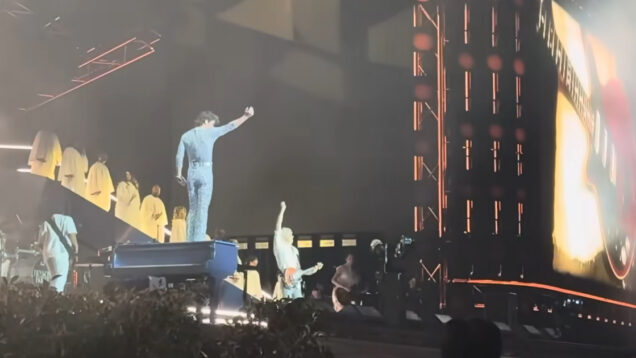 Benson Boone chamou Brian May ao palco do Coachella para versão de Bohemian Rhapsody