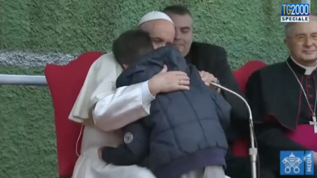 Internet resgata resposta de Papa Francisco a menino órfão em lágrimas