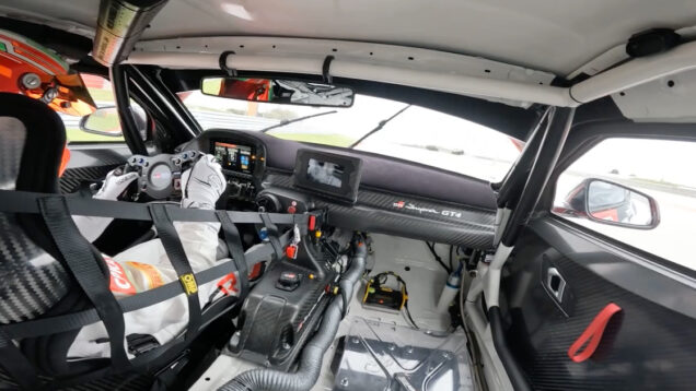 A-adrenalina-de-conduzir-um-Supra-GT4-em-Portimao-velocidade-curvas-e-potencia