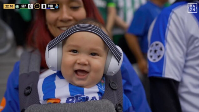 Bebé portista encanta nas redes ao assistir ao jogo entre FC Porto e Palmeiras
