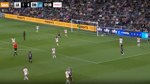 Internacional portuguesa Nádia Gomes estreia-se nos EUA com golo surreal