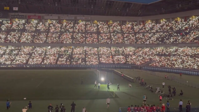 Estádio transforma-se num mar de luzes em homenagem a Diogo Jota liderada lenda do Liverpool