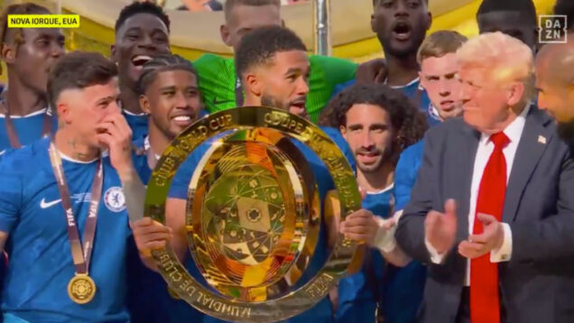 Trump ignorou protocolo e juntou-se à celebração do Chelsea após conquista do Mundial de Clubes