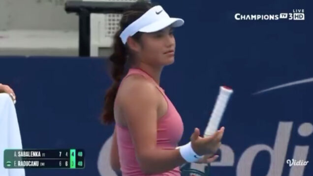 Raducanu queixa-se de choro de bebé em pleno duelo com Sabalenka