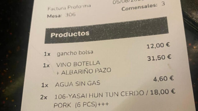 Restaurante em Ibiza surpreende cliente com taxa de 12€ por pendurar a mala