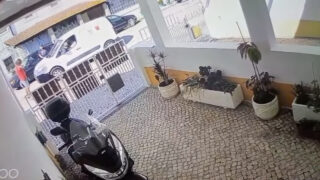 Ex-árbitro e candidato do PS desentende-se com um morador