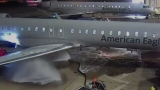 Funcionário perde controlo da mangueira e combustível é projetado pelo terminal do Aeroporto de Dallas-Fort Worth
