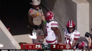 Choque polémico no Texas acaba em suspensão de polícia e indignação de LeBron James