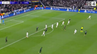 Defesa do Tottenham atravessa o campo e marca golo épico ao estilo de Maradona