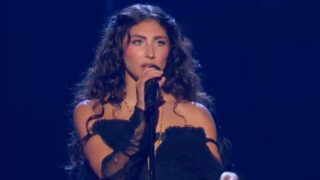 Filha de Chris Cornell emociona ao homenagear o pai no Rock and Roll Hall of Fame