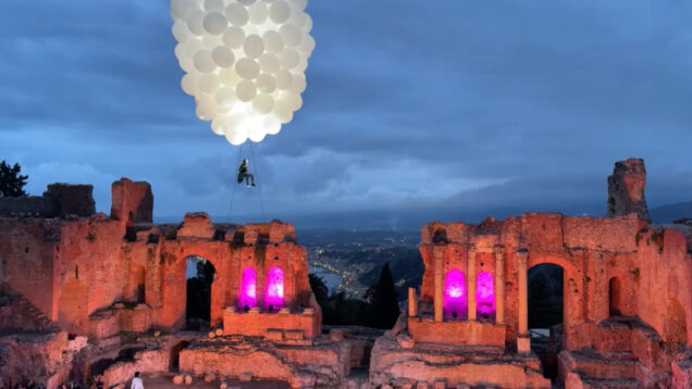 Noivo voador transforma casamento na Sicília num verdadeiro espectáculo de cinema