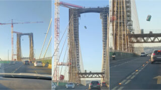 WC portátil cai de grua em ponte de Sevilha e gera pânico entre condutores