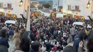 Carro invade Vila de Natal de Óbidos e provoca confusão entre visitantes