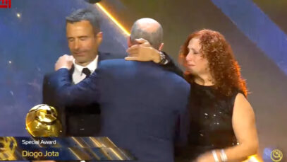 Pais de Diogo Jota emocionam ao receber prémio nos Globe Soccer Awards
