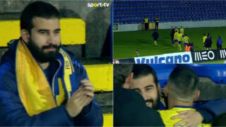 Plantel do Arouca abraçou o único adepto que foi ao Estádio de São Miguel apoiar a equipa