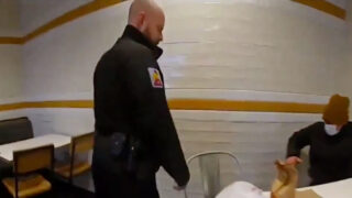 Polícia divulga imagens da detenção de Luigi Mangione num restaurante McDonald’s