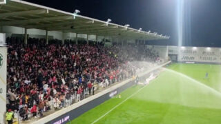 Sistema de rega deu banho aos adeptos do Benfica durante o intervalo
