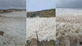 Espuma marinha transforma a Praia do Guincho num cenário invulgar