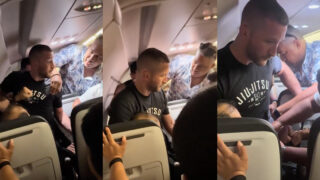 Ex-lutador de MMA imobiliza passageiro que tentou abrir porta de avião