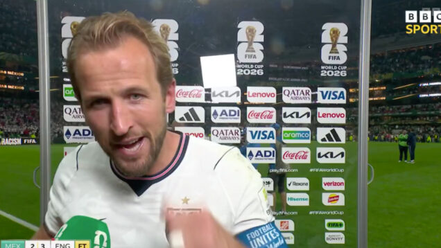 Harry Kane cantou com os adeptos e ficou sem voz para falar com os jornalistas