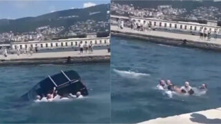 Militares salvam homem preso em carro parcialmente submerso após queda ao mar em Itália