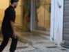 Turistas ingleses geram revolta após importunarem uma gaivota numa rua em Portugal
