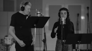 Roger Waters lança nova versão de Comfortably Numb dos Pink Floyd com cantora palestiniana
