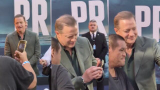 Brendan Fraser interrompe estreia para ajudar fã com dificuldade em tirar fotografia