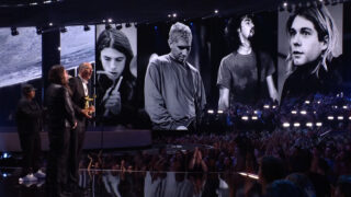 Nirvana regressam aos MTV VMAs 34 anos depois para receber prémio histórico