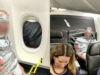Passageiro causa caos num avião e acaba imobilizado com fita adesiva durante voo