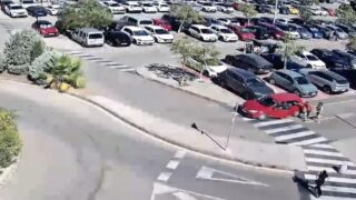 mulher-tenta-impedir-roubo-em-shopping-de-maiorca-e-acaba-arrastada-por-carro