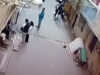 Câmara regista momento em que homem salva criança durante queda do segundo andar