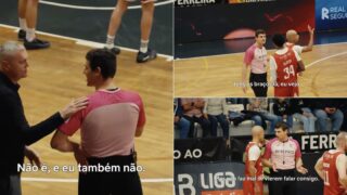 arbitro-entra-em-campo-com-microfone-no-duelo-queluz-benfica-e-houve-varias-troc